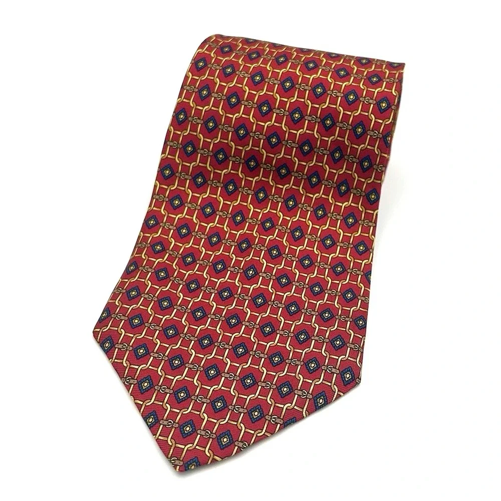 Saks Fifth Avenue Excl. 100% Imported Silk Short Mens Necktie Red Chain 3.75 56L